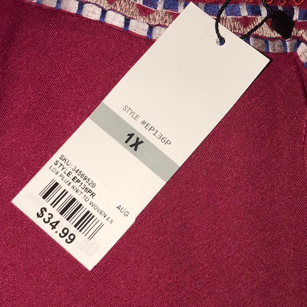 Womans shirt with embellishments - Picture 4 of 5